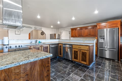 2 electric stoves, 2 fridges, 2 dishwashers