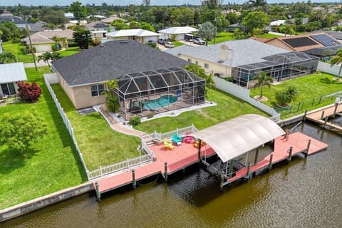 Private Dock w/Boat Lift