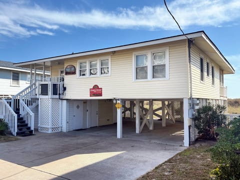 Oceanfront Terrapin Cove in Cherry Grove with classic beach-house charm