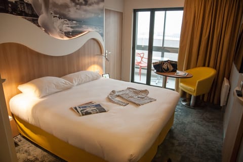 Standard Room, 1 Double Bed | Premium bedding, desk, blackout drapes, soundproofing