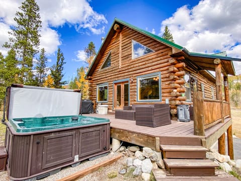 The Heavenly Homestead Cabin offers a secluded, quintessential mountain experience