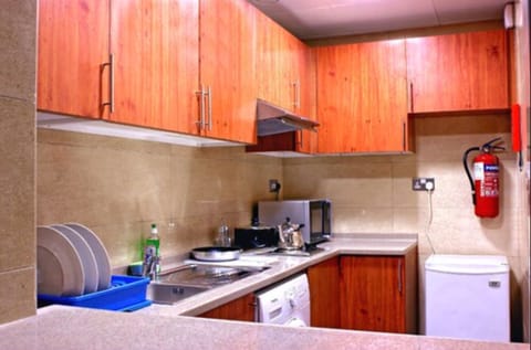 Fridge, microwave, oven, coffee/tea maker