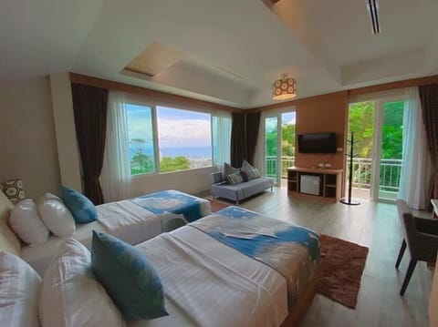 Comfort Villa, 4 Bedrooms | In-room safe, blackout drapes, free WiFi