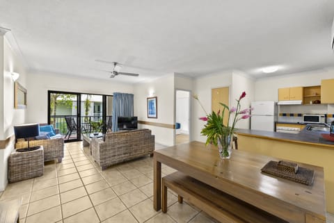 Standard Apartment, 2 Bedrooms, Non Smoking, Kitchen | Living area | TV
