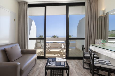 Standard Triple Room | 1 bedroom, Egyptian cotton sheets, premium bedding, desk