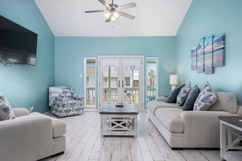 Condo (2 Bedrooms) | Front of property