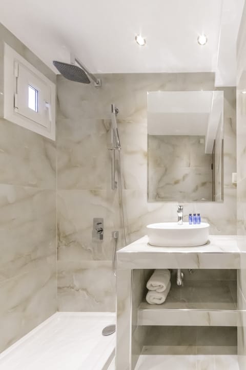Triple Room | Bathroom | Shower, hair dryer, slippers, towels