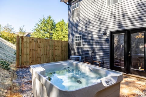 And escape the hustle and bustle of everyday life and immerse yourself in ultimate relaxation. Our private hot tub is definitely the perfect sanctuary to rejuvenate your mind, body, and soul. ‍️