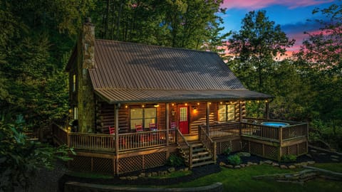 Your private Smoky Mountain escape -- peaceful and close to it all.