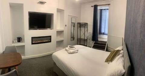 Deluxe Double Room, Ensuite | Free WiFi, bed sheets