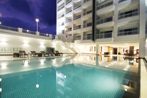Outdoor pool, sun loungers