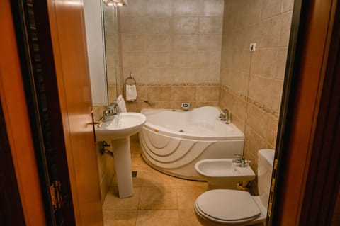 Deluxe Suite | Bathroom | Shower, hair dryer, bathrobes, slippers