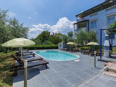 Outdoor Furniture, Shade, Chair, Garden, Landscaping, Courtyard, Estate, Yard, Swimming Pool, Villa