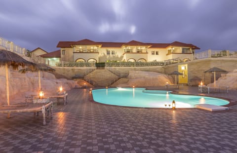 Deluxe Room | Outdoor pool