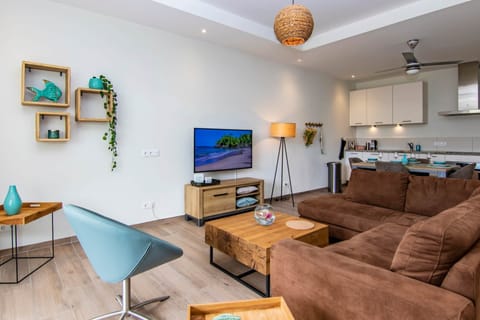Lounge set with 50 inch smart TV in the living room with open kitchen. (1)