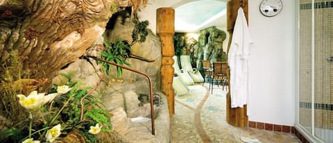 Sauna, steam room