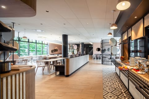 Daily buffet breakfast for a fee