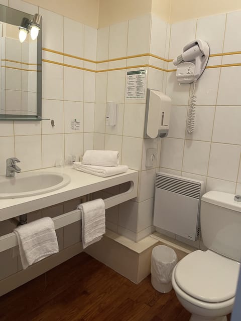 Superior Double Room, 1 Double Bed, Non Smoking | Bathroom | Hair dryer