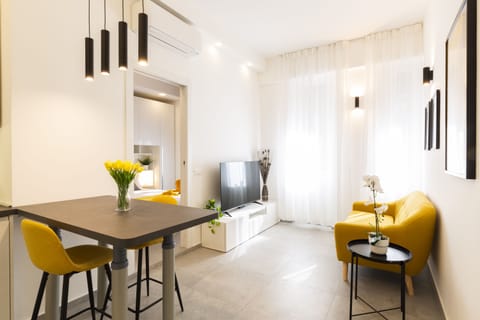 Apartment | Living area | Smart TV
