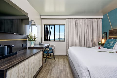 Pillowtop beds, in-room safe, desk, laptop workspace