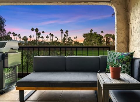 Beautiful sunsets - mountain and golf course views