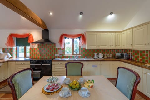 Ground floor: Space to prepare a perfect feast