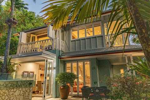 Courtyard On Murphy: Welcome to Port Douglas most prestigious address...