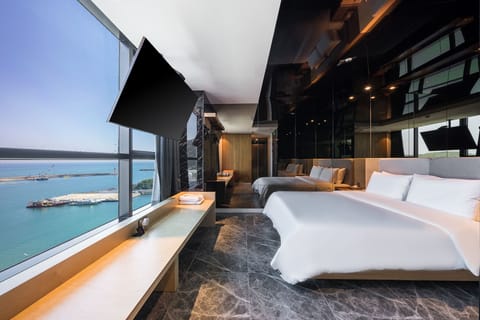 Ocean Superior | Premium bedding, soundproofing, free WiFi, bed sheets
