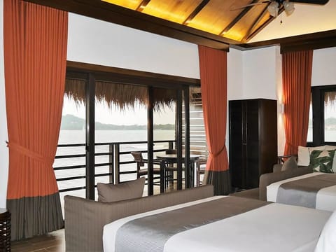 Grand Room | Minibar, bed sheets