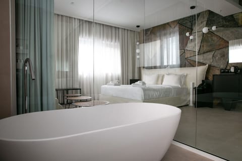 Premium Room | Premium bedding, down comforters, Select Comfort beds, minibar