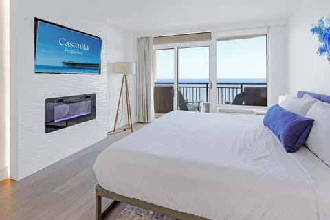 Drift off to sleep in a cozy and stylish bedroom with a comfortable king-sized bed and soft lighting and a beautiful Ocean View!