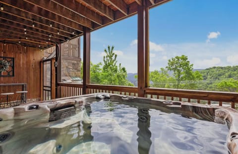 Private Screened in Hot Tub