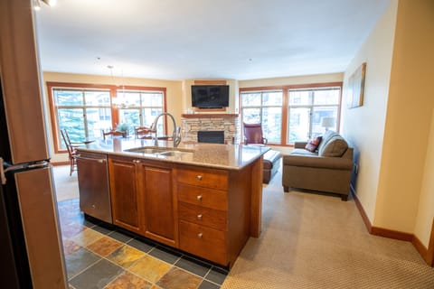 Flooring, Floor, Hardwood, Indoors, Room