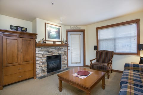 Living Room, Indoors, Room, Furniture, Flooring