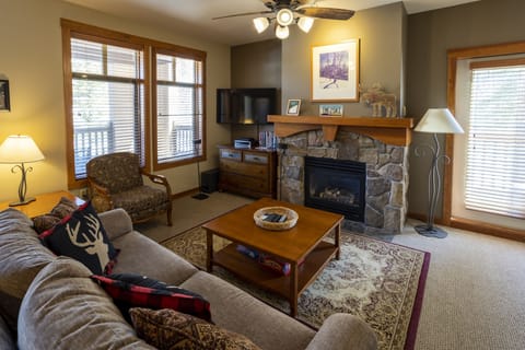 Living Room, Room, Indoors, Ceiling Fan, Couch