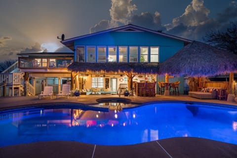 House (4 Bedrooms) | Front of property