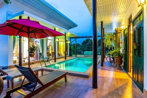 Family Villa | Living area | 50-inch TV with digital channels, Netflix, streaming services