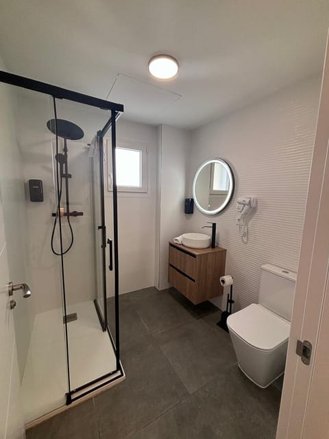 Basic Twin Room | Soundproofing, free WiFi, bed sheets