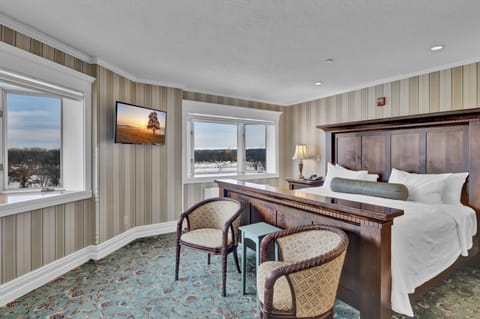 Junior Suite Riverside | Premium bedding, in-room safe, individually decorated, desk