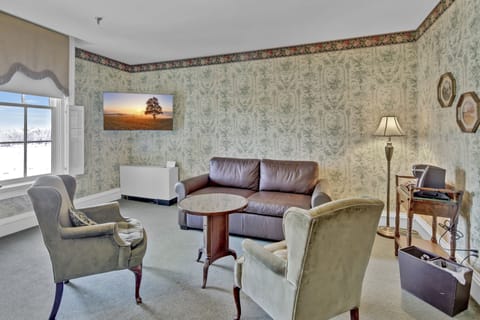 Premium 2 Queen Riverside | Premium bedding, in-room safe, individually decorated, desk