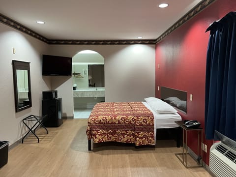 Iron/ironing board (on request), bed sheets