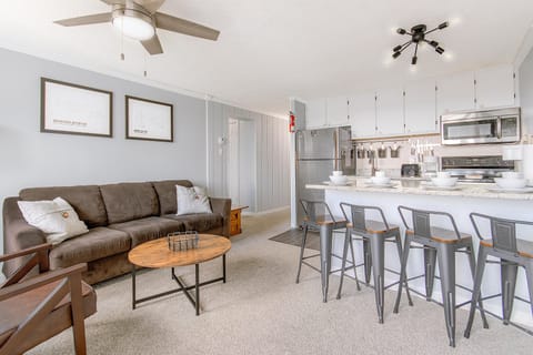 Experience Mountain Lodge 384 — a newly renovated property with stylish, modern design.