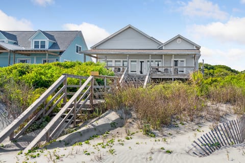 Reel Paradise - Directly Oceanfront