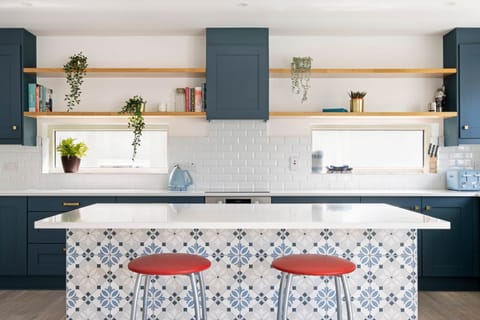 Kitchen island 