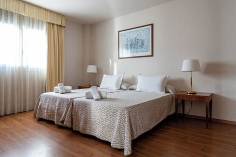 Quadruple Room | Minibar, in-room safe, desk, blackout drapes