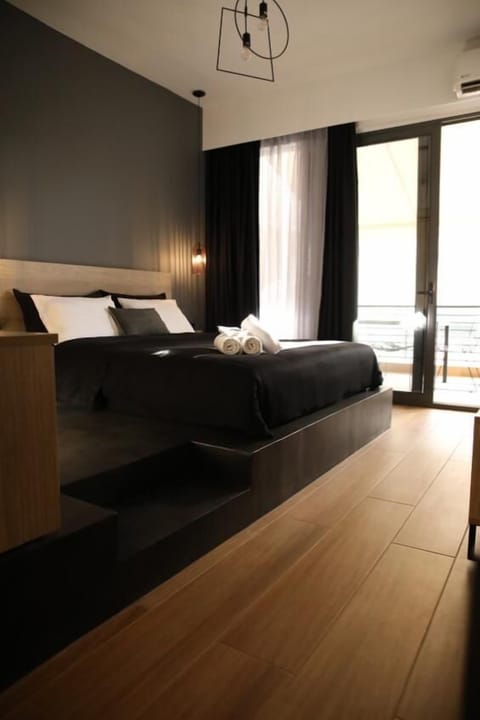 City Apartment (SSA 7) | 1 bedroom, premium bedding, down comforters, pillowtop beds