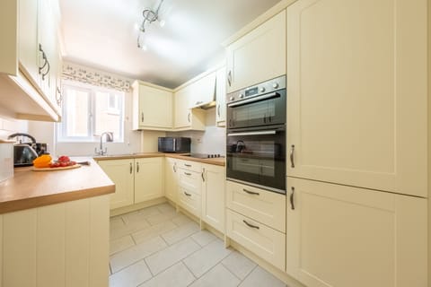 Well-equipped kitchen