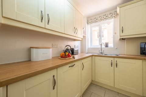 Well-equipped kitchen