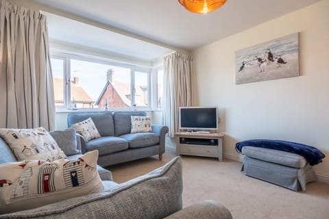 Seas the Day, Sheringham: A superbly situated, first floor apartment by the seafront in charming Sheringham