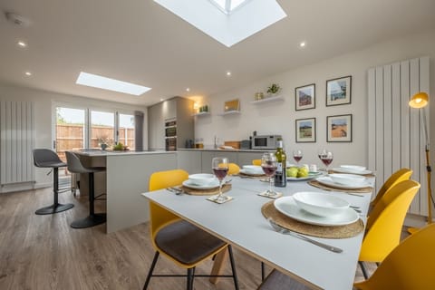 Little Soames, Holt: Open plan kitchen/ dining area